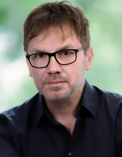 Talent Headshot: Davor
